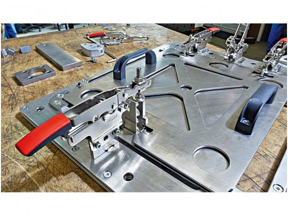 Горизонтальный зажим с вертикальным основанием Bessey STC-HV 2 Горизонтальный зажим с вертикальным основанием Bessey STC-HV 2