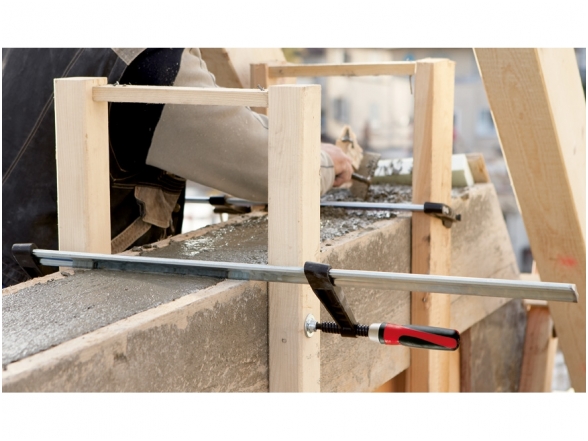 Струбцина Bessey TGK40-2K из чугуна с пластиковой ручкой, макс. длина зажима 400 мм 2 Струбцина Bessey TGK40-2K из чугуна с пластиковой ручкой, макс. длина зажима 400 мм 2