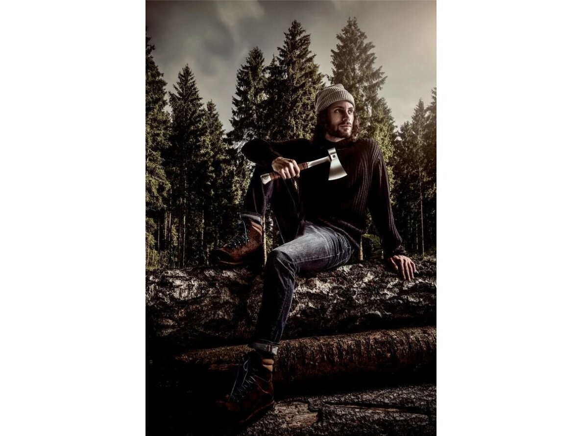 Hand axe with leather handle, in a wooden box 5 Hand axe with leather handle, in a wooden box 5