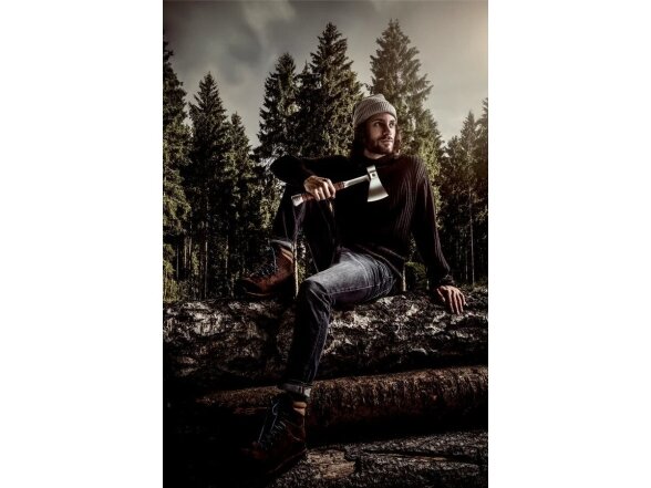 Hand axe with leather handle, in a wooden box 5 Hand axe with leather handle, in a wooden box 5
