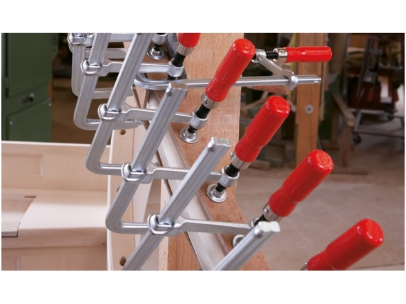 Струбцина Bessey ClassiX GS из цельного металлического профиля с деревянной ручкой, макс. длина сжатия 100 мм 3