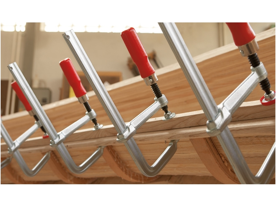 Струбцина Bessey ClassiX GS из цельного металлического профиля с деревянной ручкой, макс. длина сжатия 100 мм 4